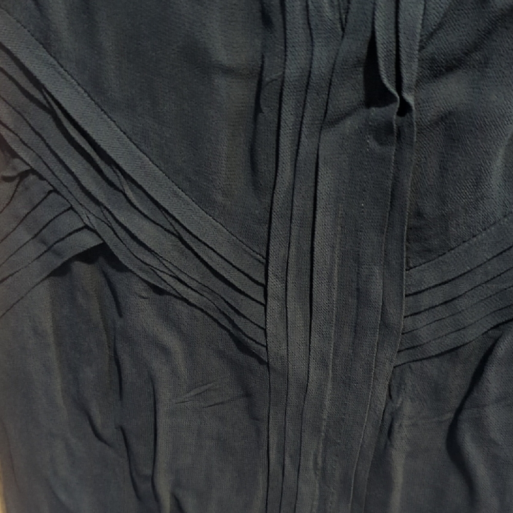 Elegant Navy Sleeveless Top - Picture 3 of 3
